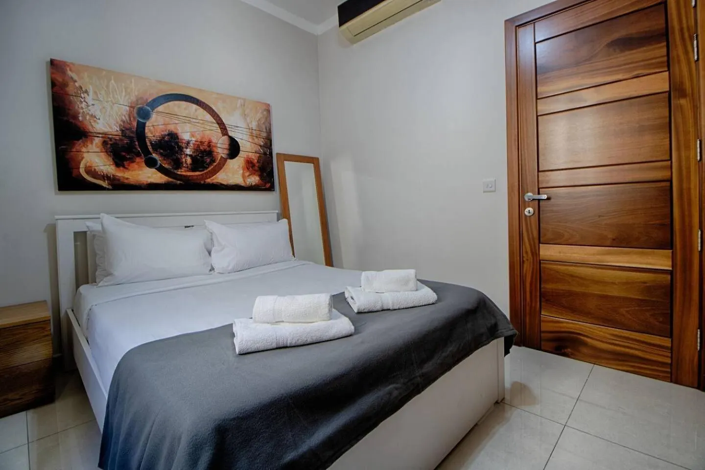 The Strand Apartments By Homely Sliema